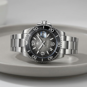 Vue d’ensemble : montre de plongée 41 mm AD2513
