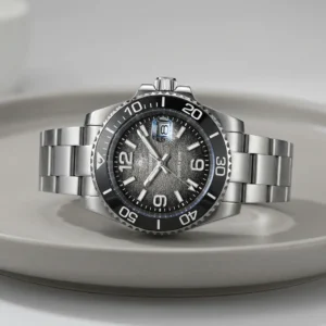 Vue d’ensemble : montre de plongée 41 mm AD2513
